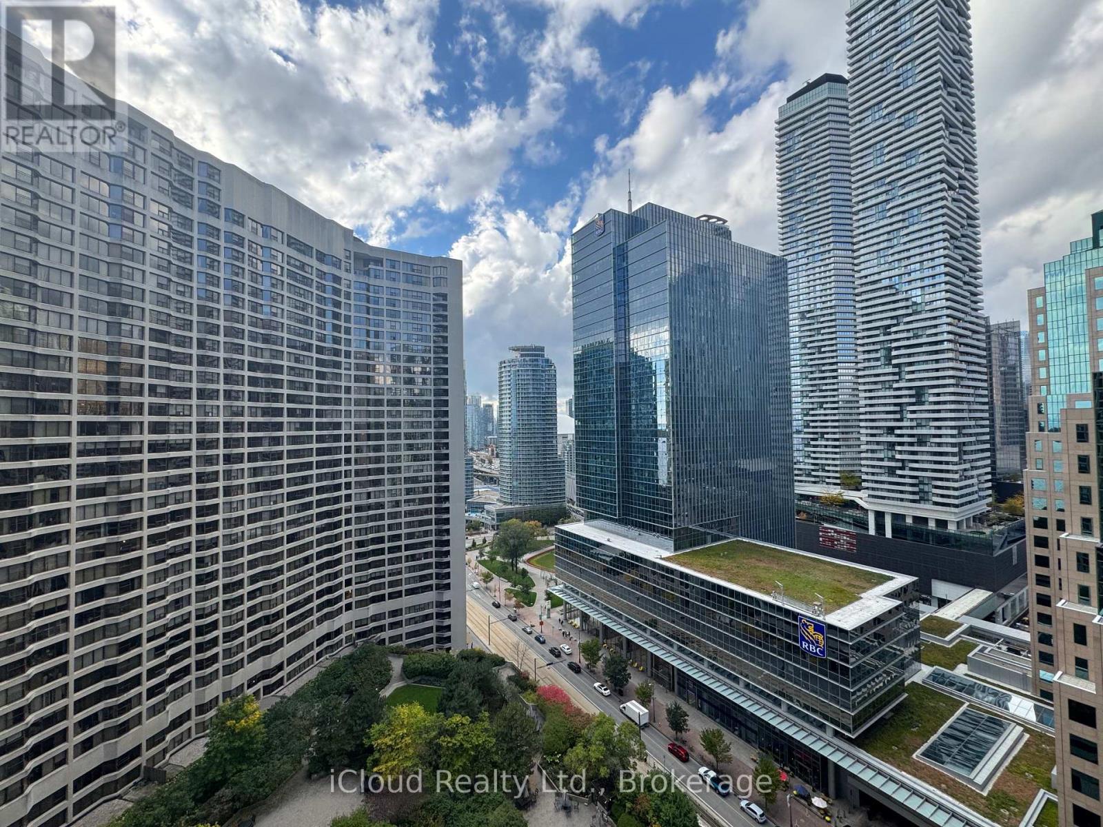 2423 - 33 Harbour Square, Toronto, Ontario  M5J 2G2 - Photo 18 - C12479352
