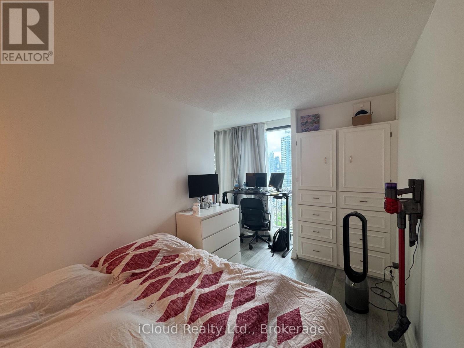 2423 - 33 Harbour Square, Toronto, Ontario  M5J 2G2 - Photo 19 - C12479352