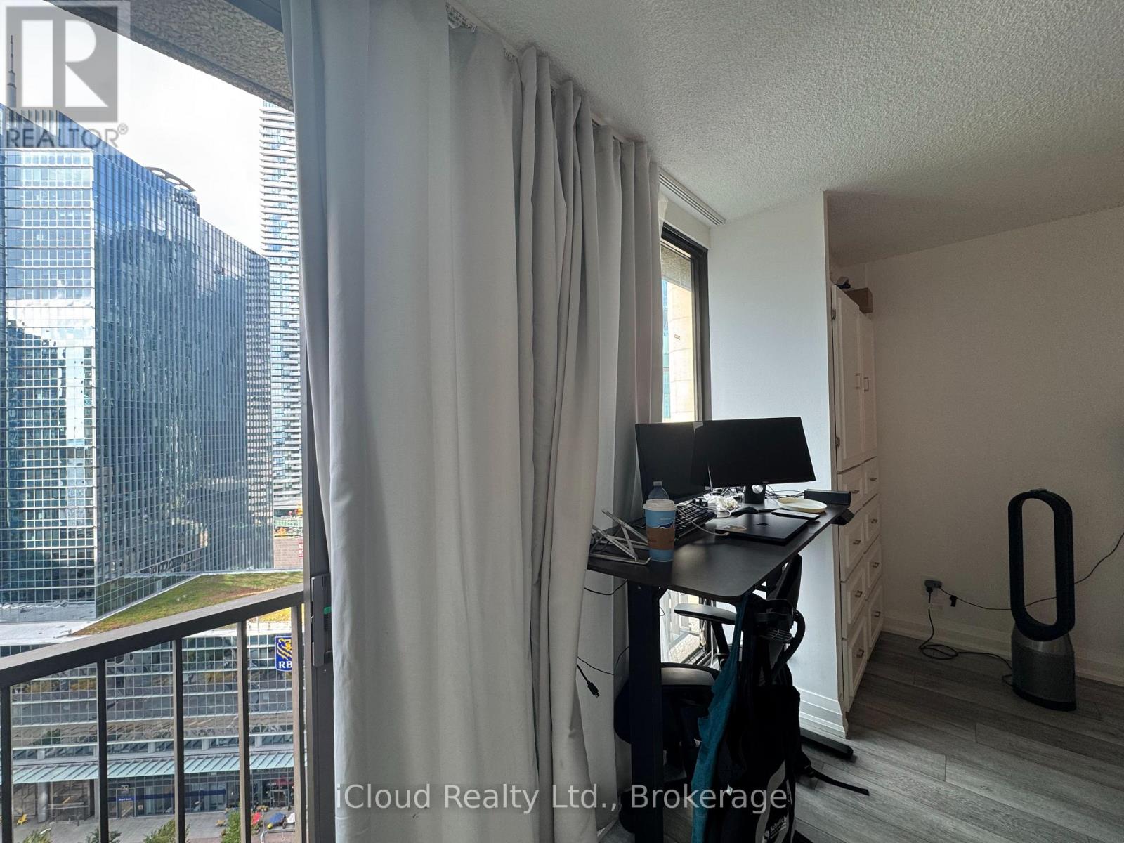 2423 - 33 Harbour Square, Toronto, Ontario  M5J 2G2 - Photo 22 - C12479352