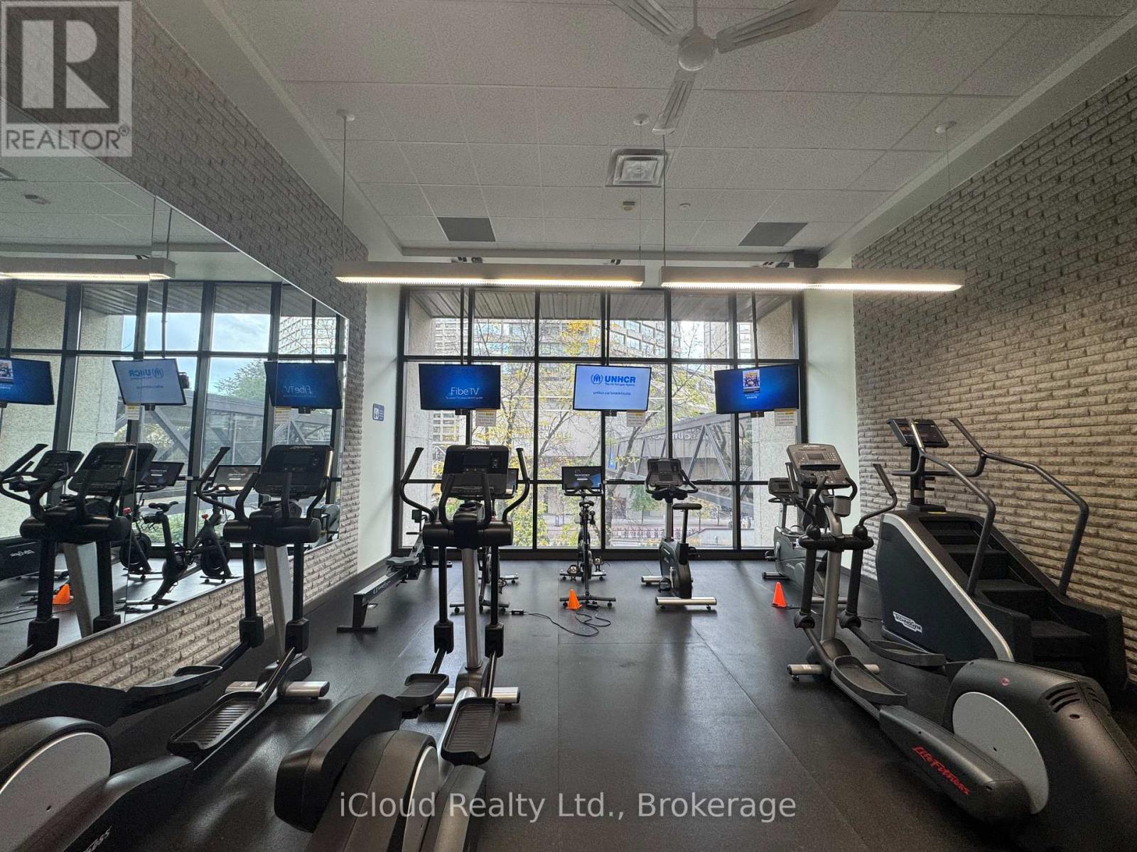 2423 - 33 Harbour Square, Toronto, Ontario  M5J 2G2 - Photo 26 - C12479352