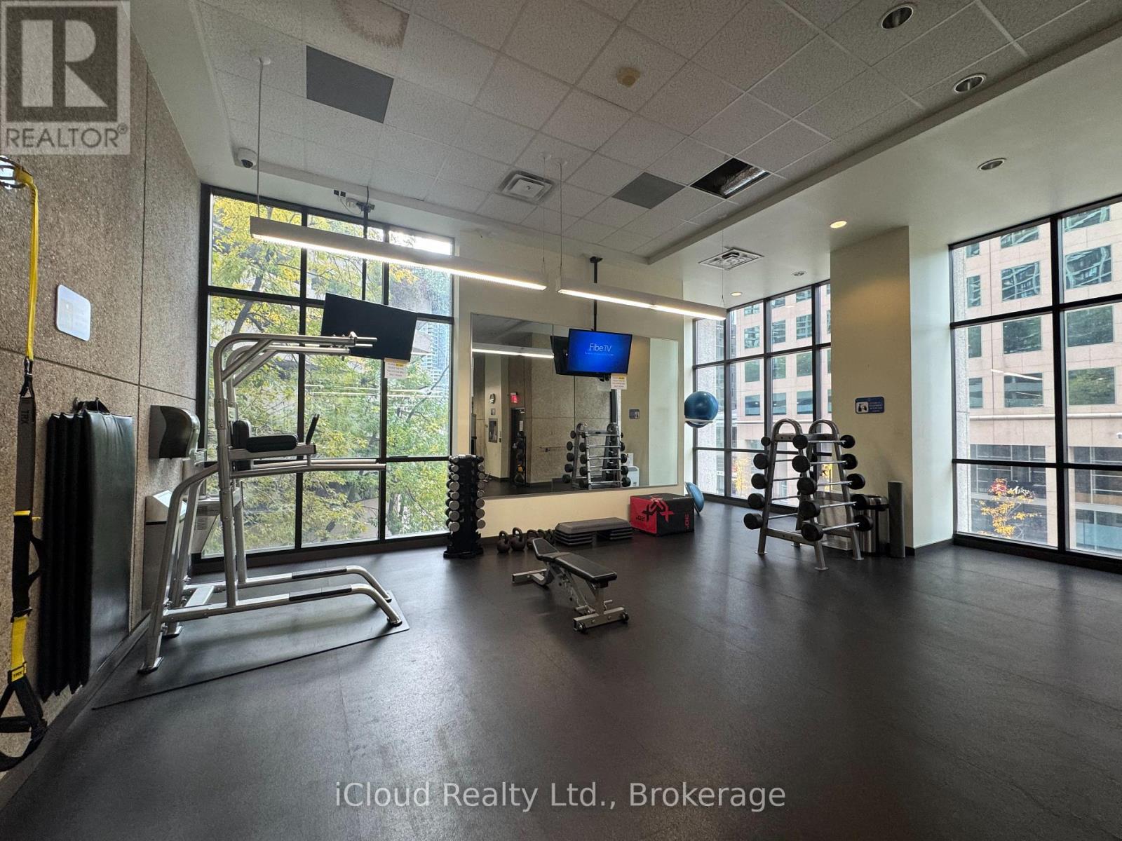 2423 - 33 Harbour Square, Toronto, Ontario  M5J 2G2 - Photo 27 - C12479352