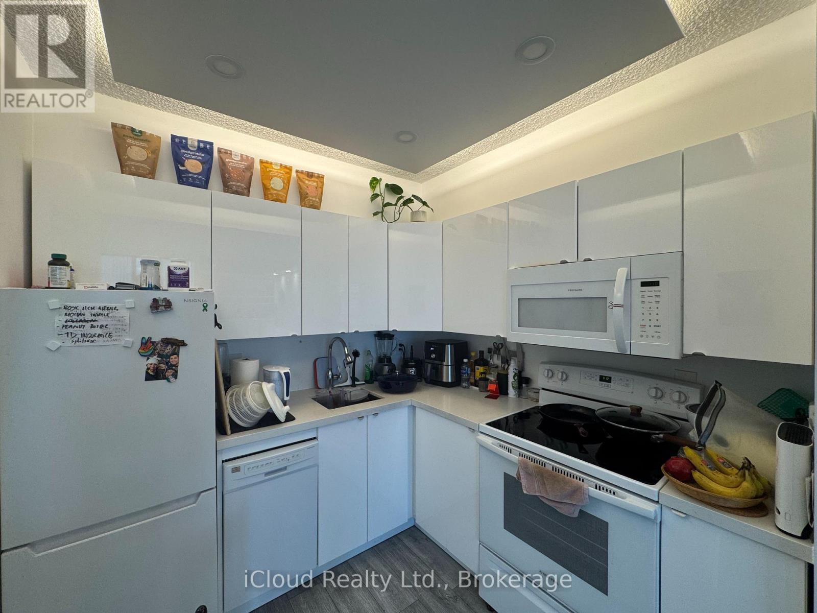 2423 - 33 Harbour Square, Toronto, Ontario  M5J 2G2 - Photo 8 - C12479352