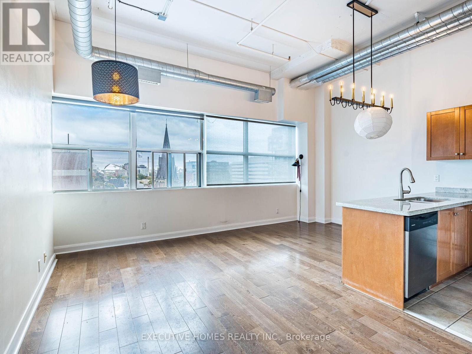 1004 - 700 King Street W, Toronto, Ontario  M5V 2Y6 - Photo 10 - C12479390