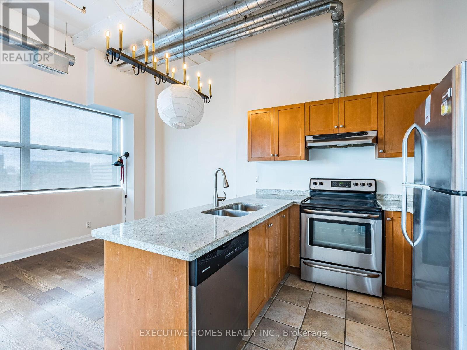 1004 - 700 King Street W, Toronto, Ontario  M5V 2Y6 - Photo 17 - C12479390
