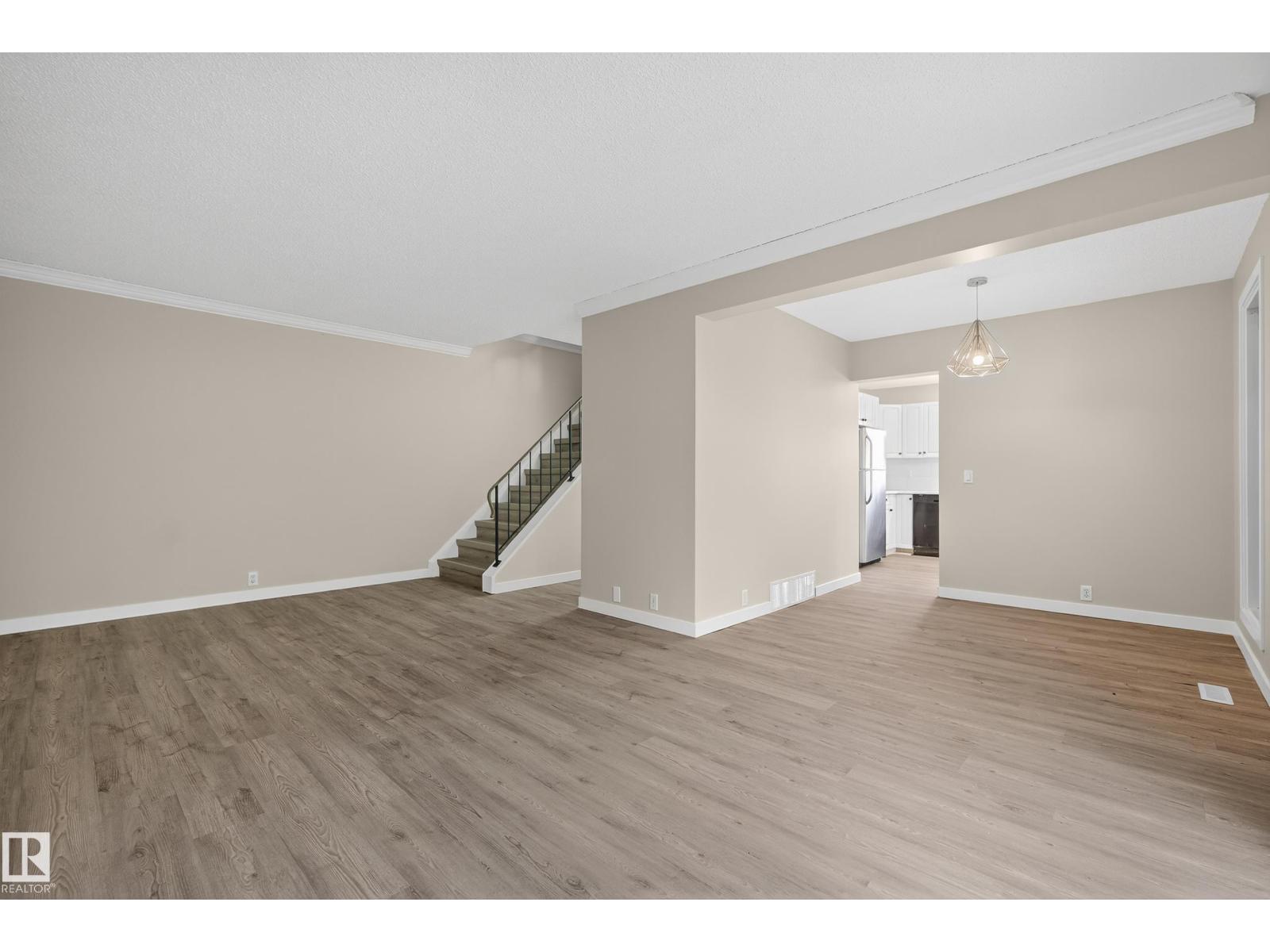8421 Mill Woods Rd Nw, Edmonton, Alberta  T6K 2P6 - Photo 10 - E4463258