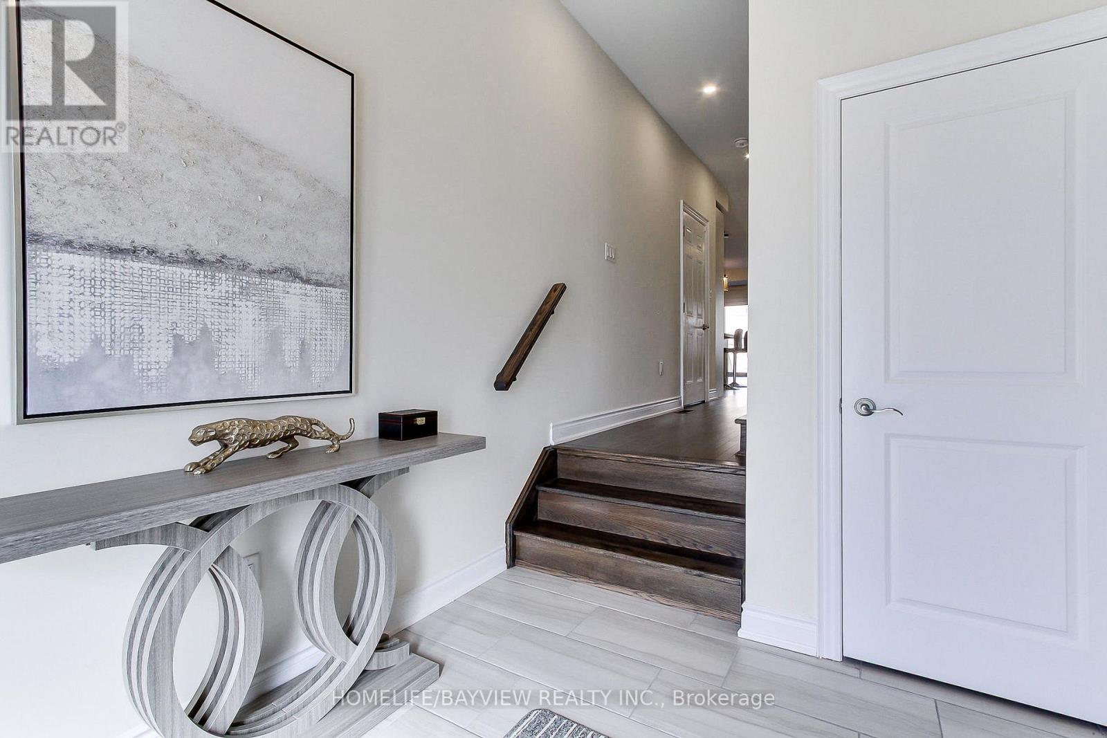 70 Lorne Thomas Place, New Tecumseth, Ontario  L9R 0V8 - Photo 4 - N12471089