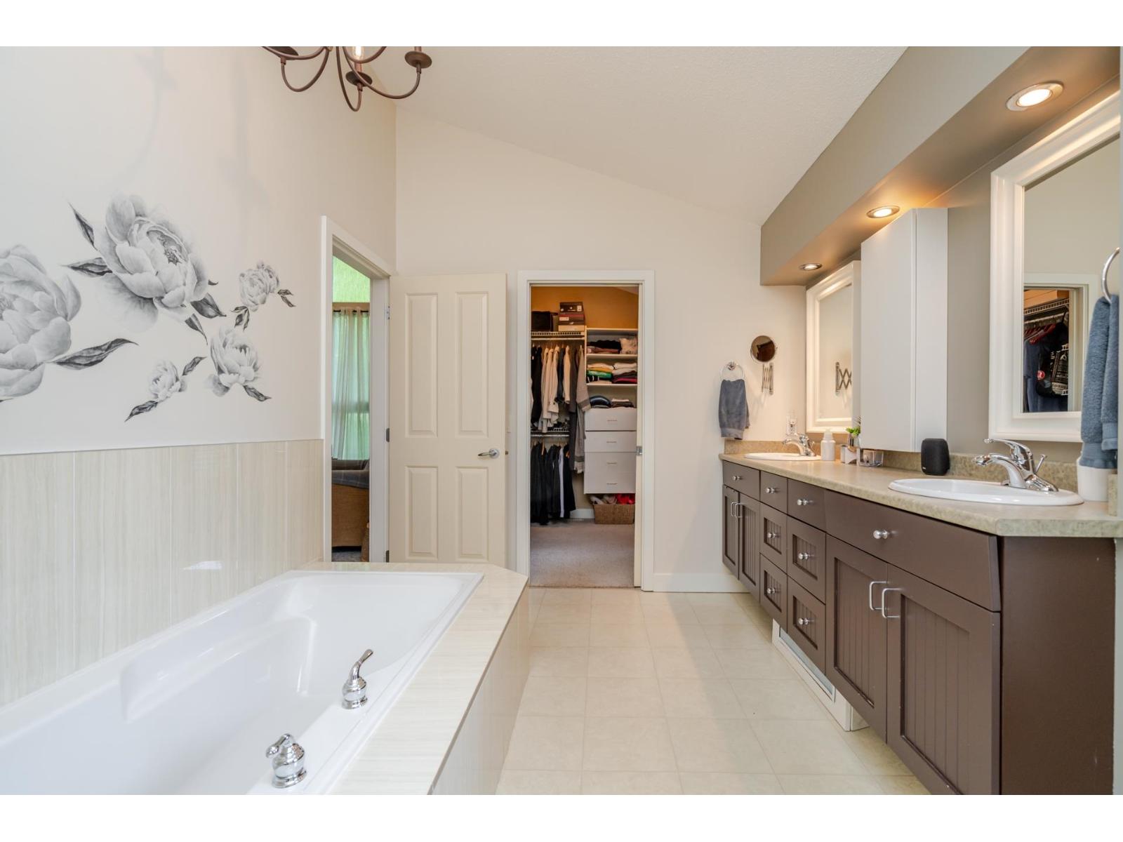 32923 Clayburn Road, Abbotsford, British Columbia  V4X 1W7 - Photo 13 - R3061348