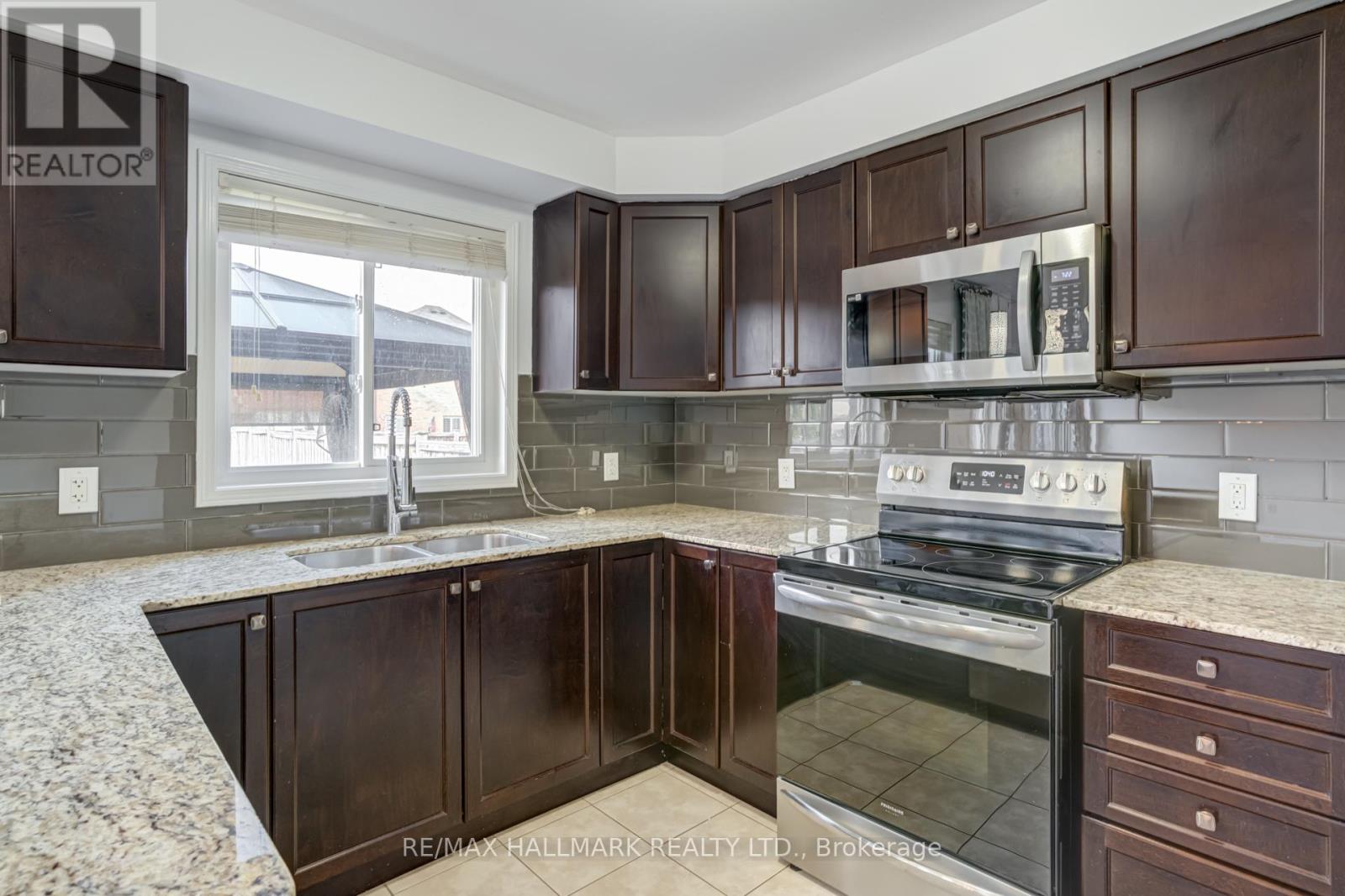 125 Faris Street, Bradford West Gwillimbury, Ontario  L3Z 0C6 - Photo 12 - N12479316