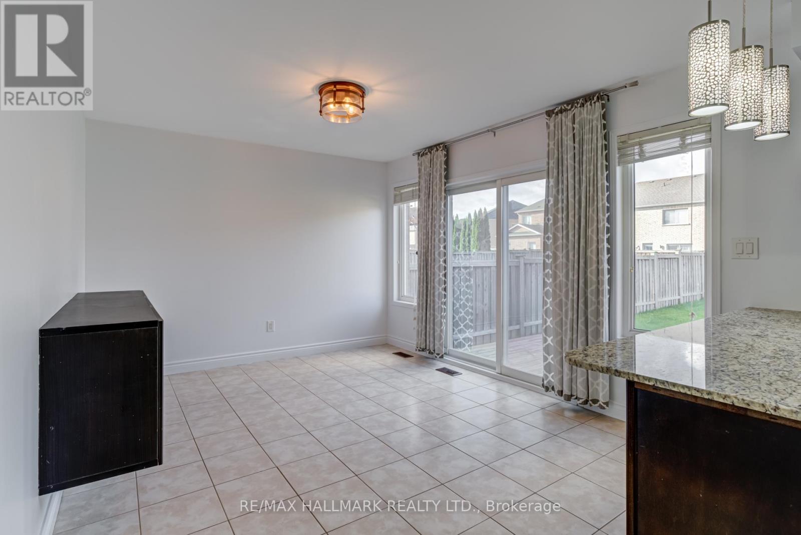 125 Faris Street, Bradford West Gwillimbury, Ontario  L3Z 0C6 - Photo 14 - N12479316