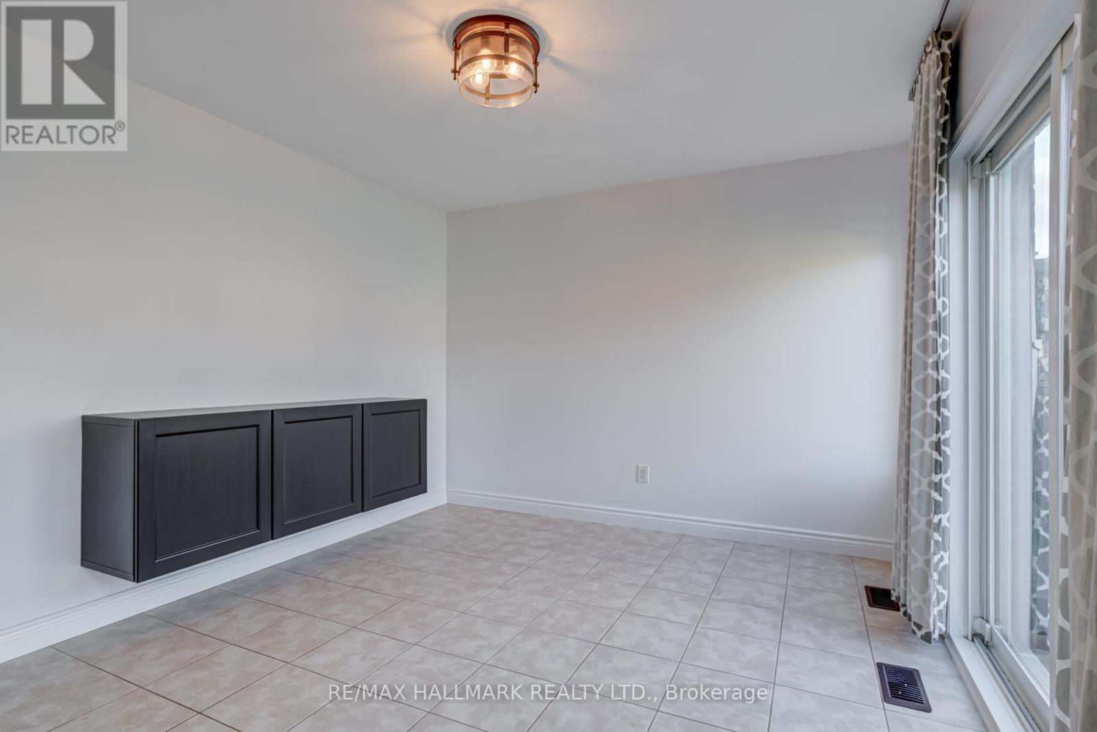 125 Faris Street, Bradford West Gwillimbury, Ontario  L3Z 0C6 - Photo 15 - N12479316