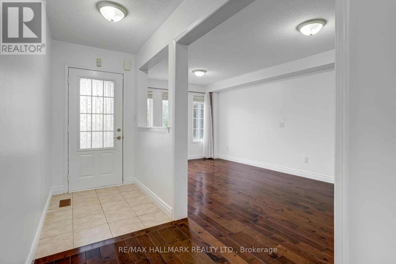 125 Faris Street, Bradford West Gwillimbury, Ontario  L3Z 0C6 - Photo 3 - N12479316