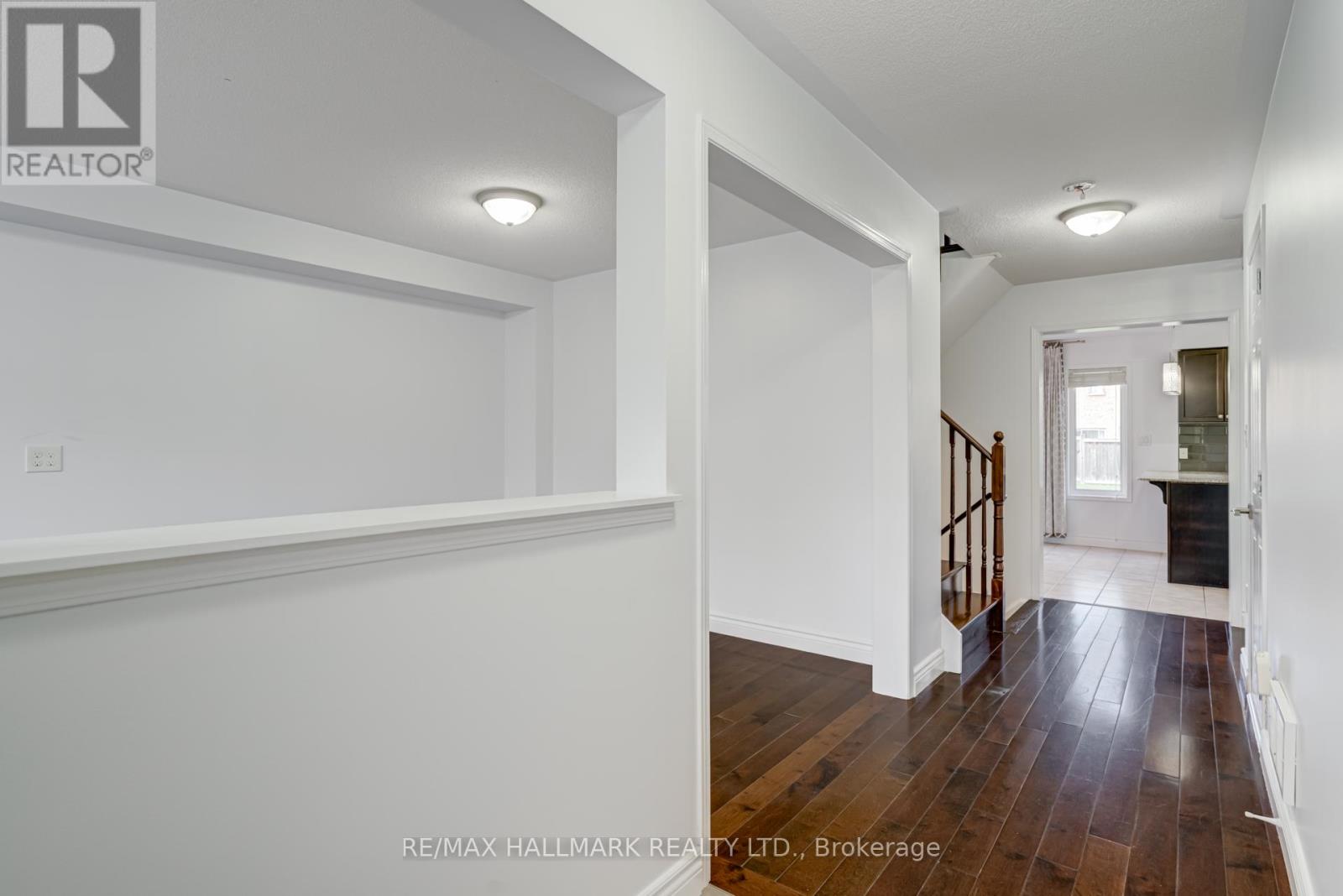 125 Faris Street, Bradford West Gwillimbury, Ontario  L3Z 0C6 - Photo 4 - N12479316
