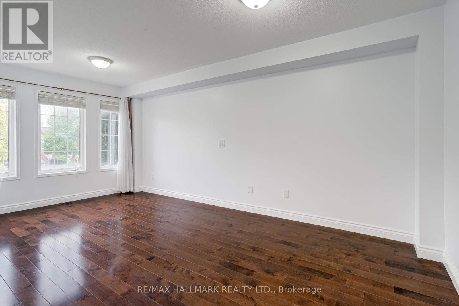 125 Faris Street, Bradford West Gwillimbury, Ontario  L3Z 0C6 - Photo 5 - N12479316