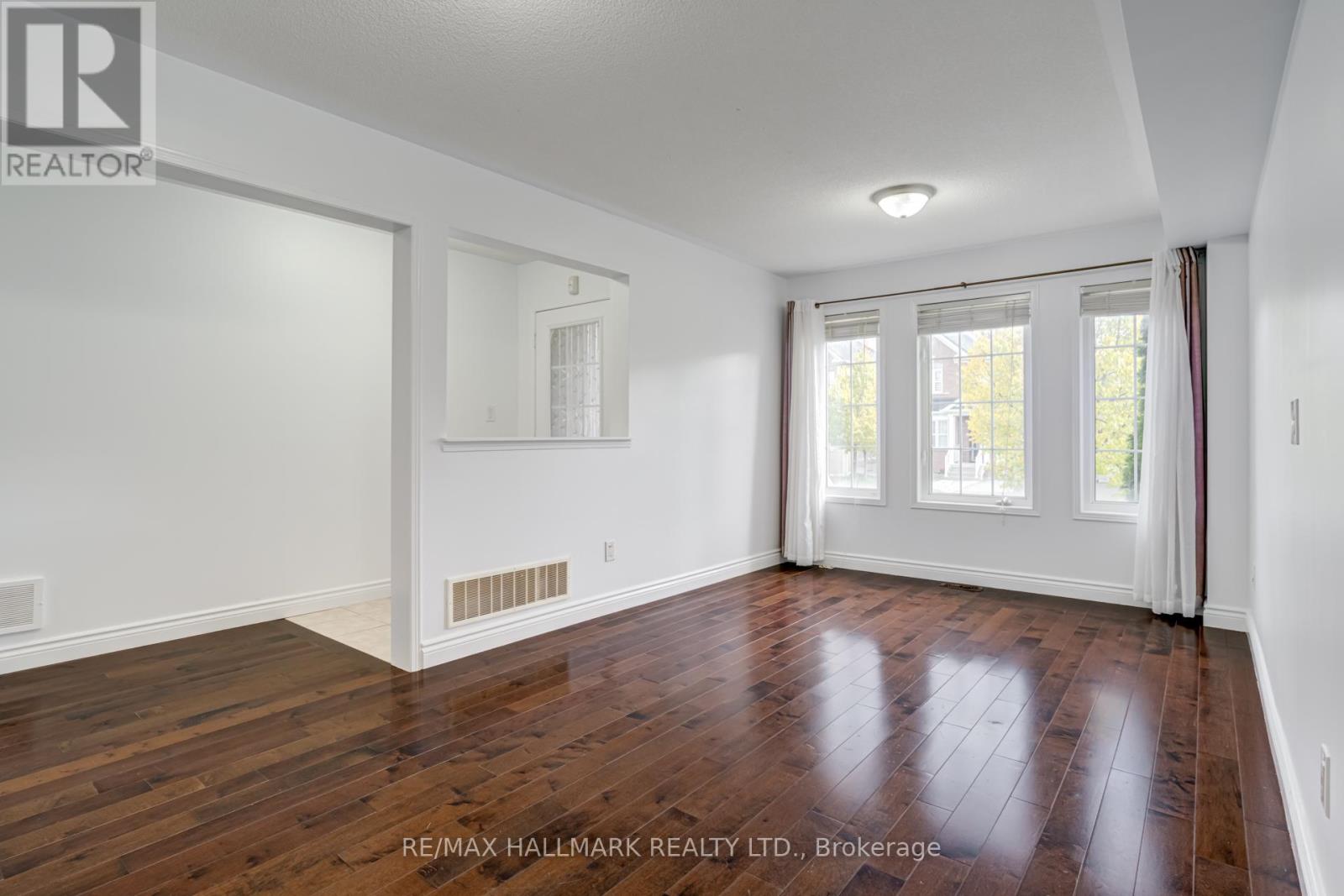 125 Faris Street, Bradford West Gwillimbury, Ontario  L3Z 0C6 - Photo 6 - N12479316