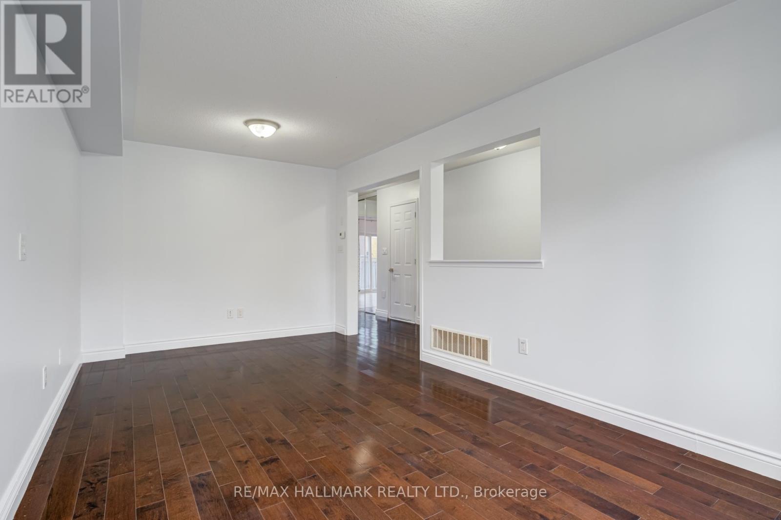 125 Faris Street, Bradford West Gwillimbury, Ontario  L3Z 0C6 - Photo 7 - N12479316