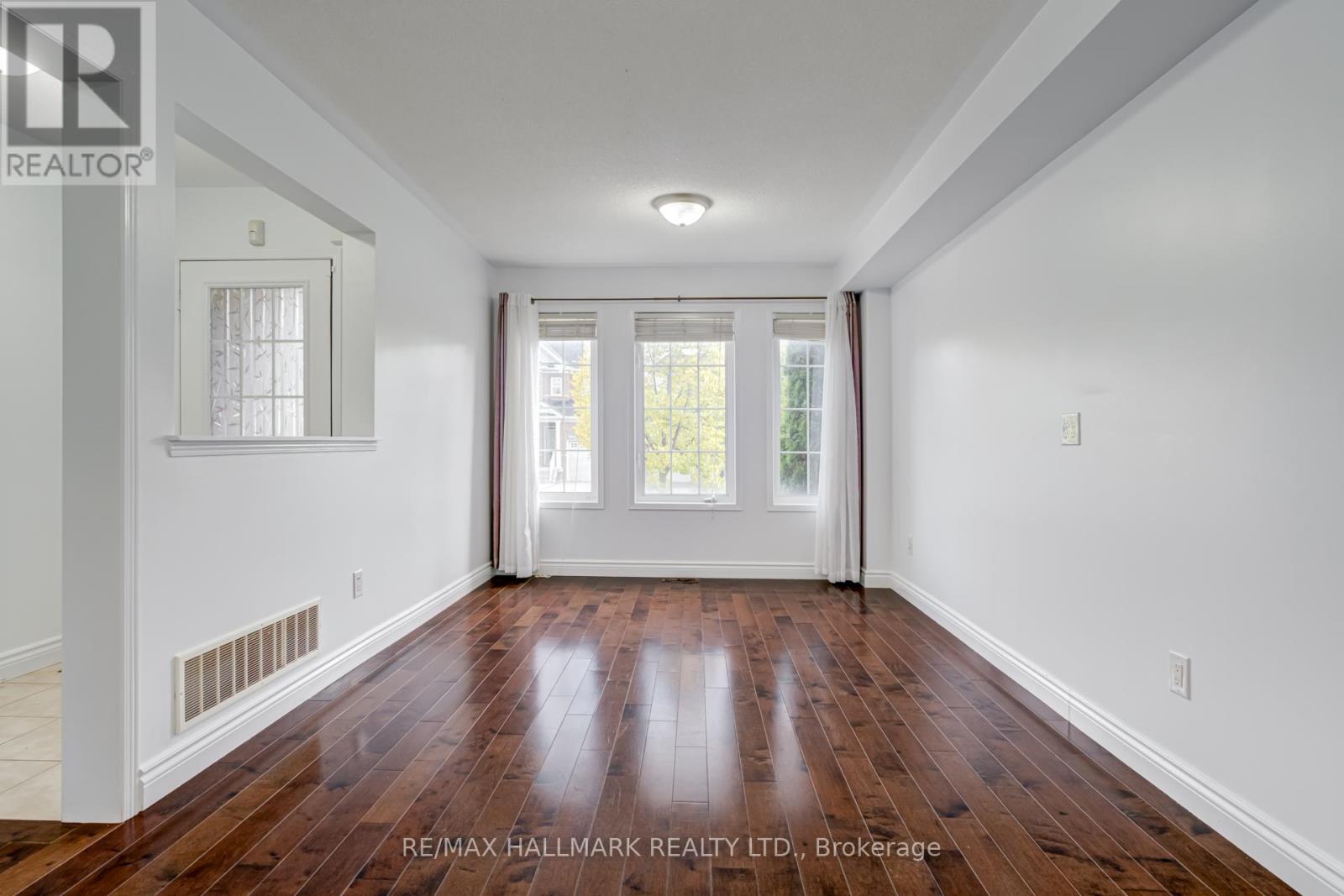 125 Faris Street, Bradford West Gwillimbury, Ontario  L3Z 0C6 - Photo 8 - N12479316