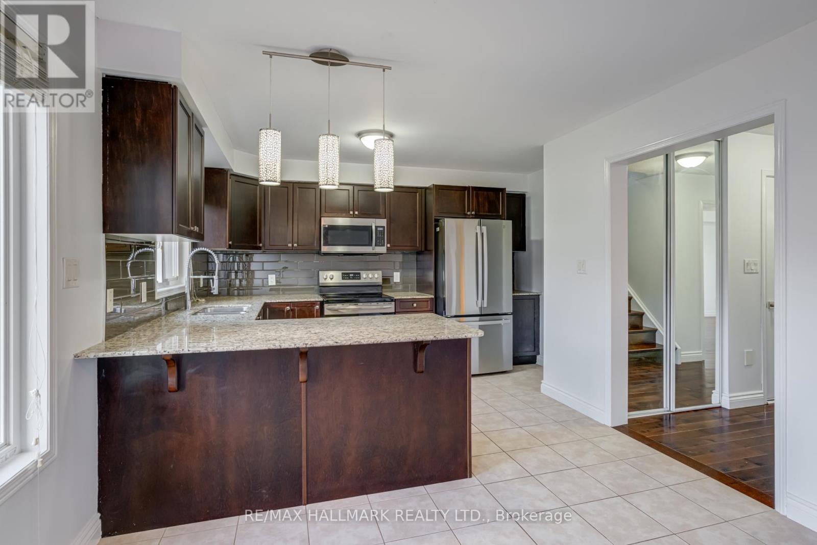 125 Faris Street, Bradford West Gwillimbury, Ontario  L3Z 0C6 - Photo 9 - N12479316