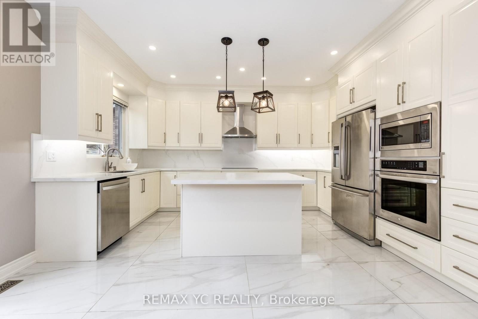 7 Riverhill Drive, Vaughan, Ontario  L6A 0P2 - Photo 13 - N12479321