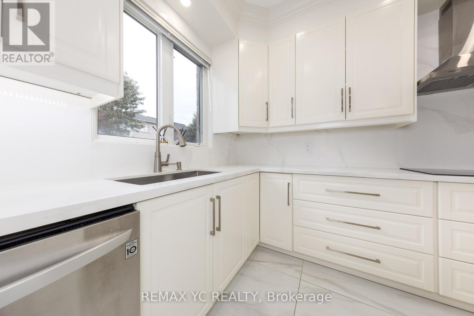 7 Riverhill Drive, Vaughan, Ontario  L6A 0P2 - Photo 17 - N12479321