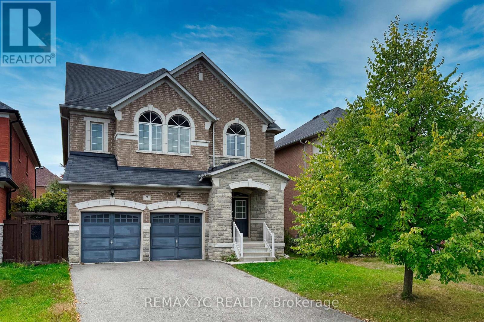 7 Riverhill Drive, Vaughan, Ontario  L6A 0P2 - Photo 3 - N12479321