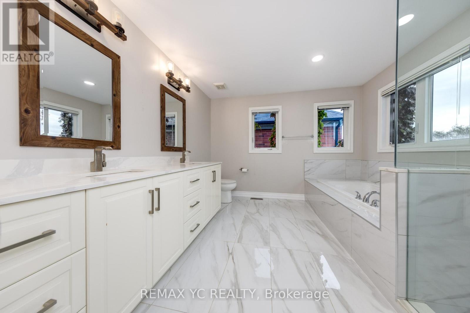 7 Riverhill Drive, Vaughan, Ontario  L6A 0P2 - Photo 35 - N12479321