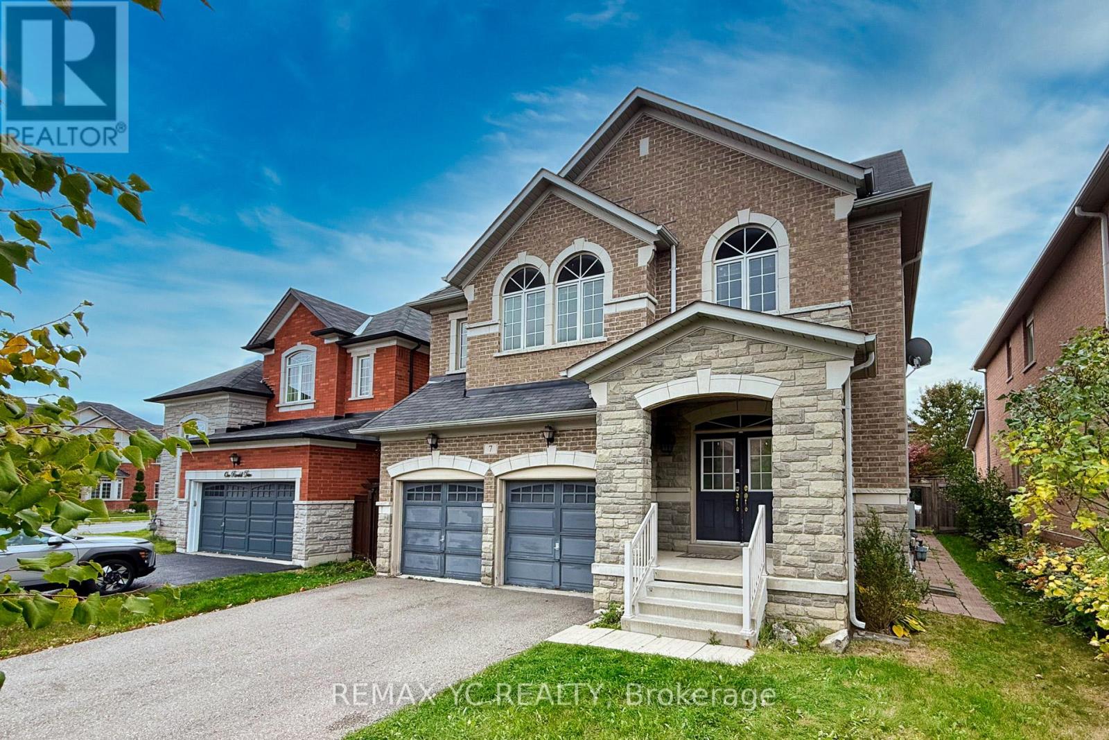 7 Riverhill Drive, Vaughan, Ontario  L6A 0P2 - Photo 4 - N12479321