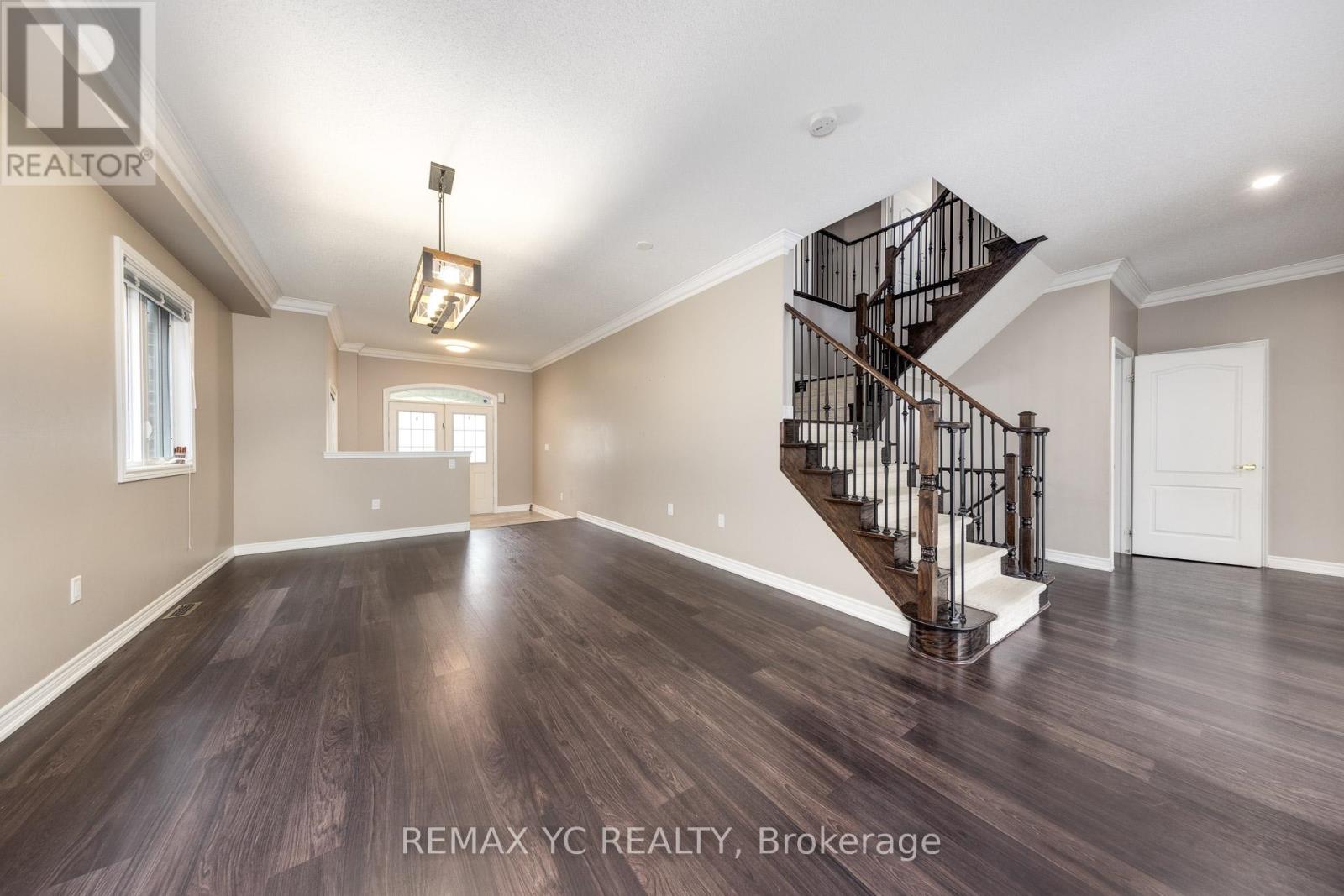 7 Riverhill Drive, Vaughan, Ontario  L6A 0P2 - Photo 5 - N12479321