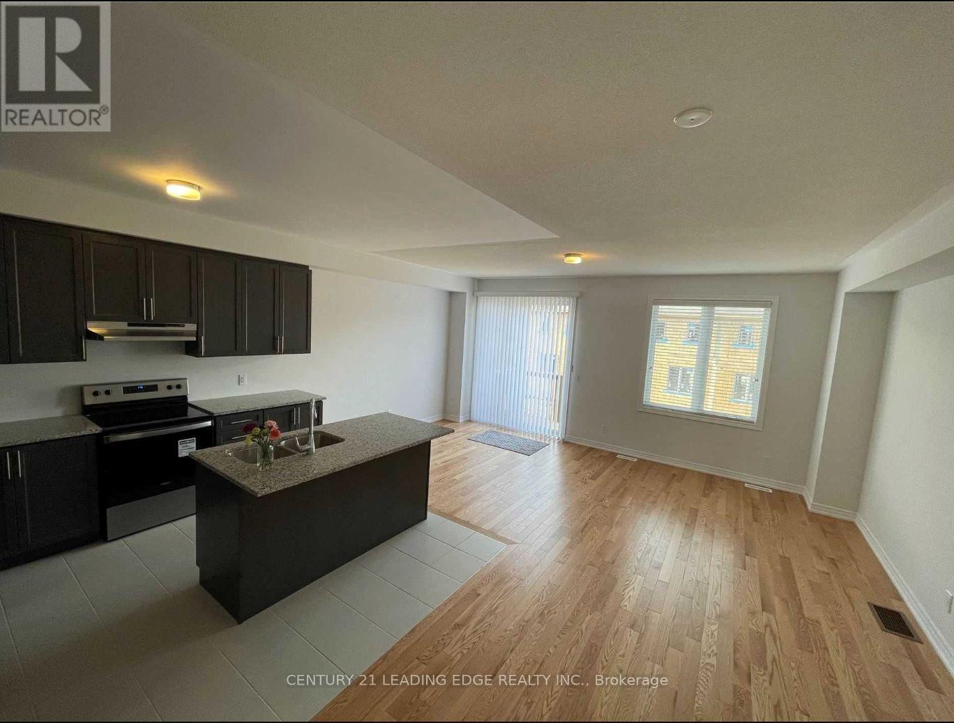 171 Lageer Drive, Whitchurch-Stouffville, Ontario  L4A 0M5 - Photo 4 - N12479329