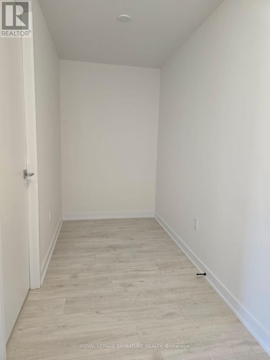 312 - 500 Plains Road E, Burlington, Ontario  L7T 2E1 - Photo 3 - W12479283