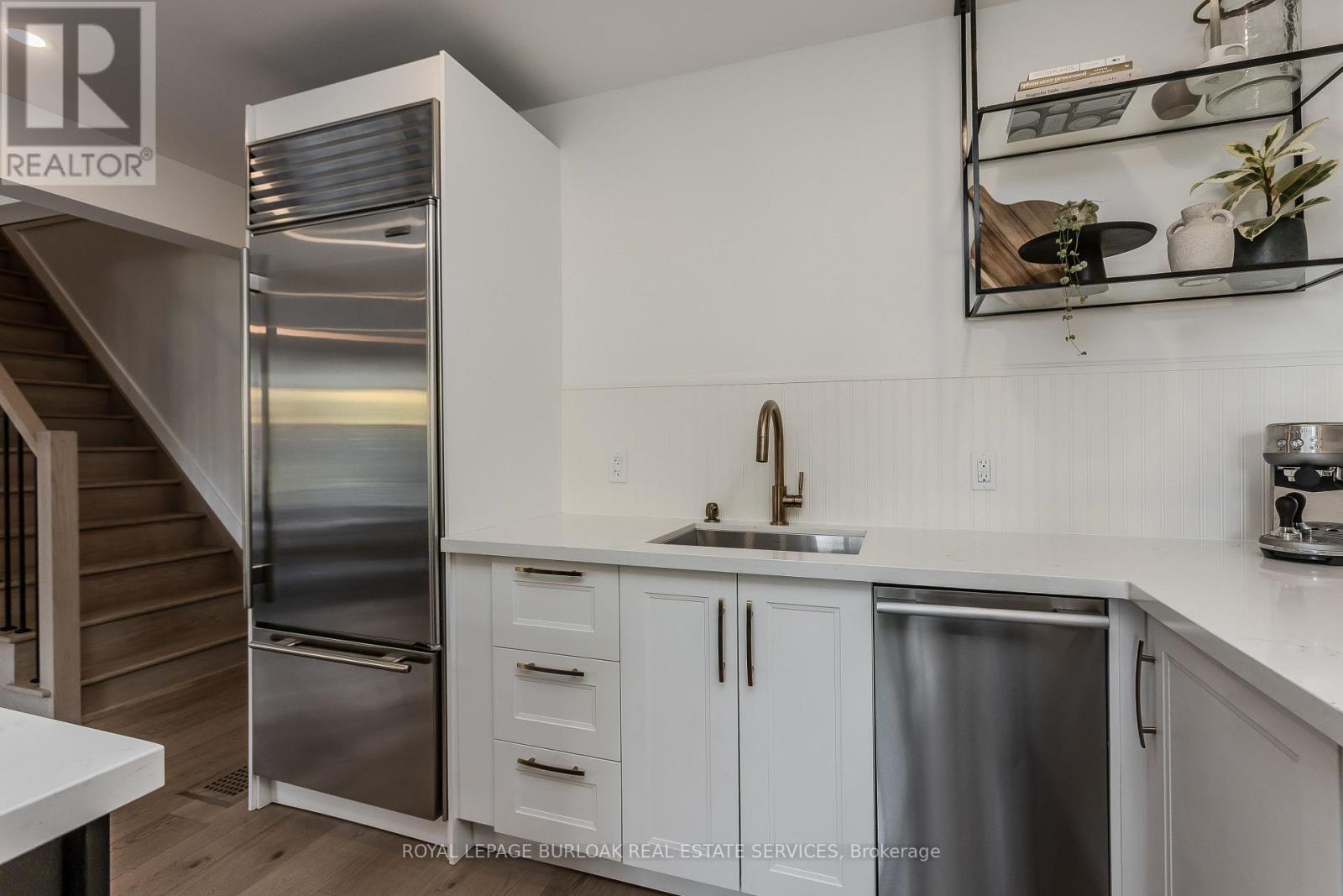 333 St Paul Street, Burlington, Ontario  L7R 3K2 - Photo 9 - W12479284