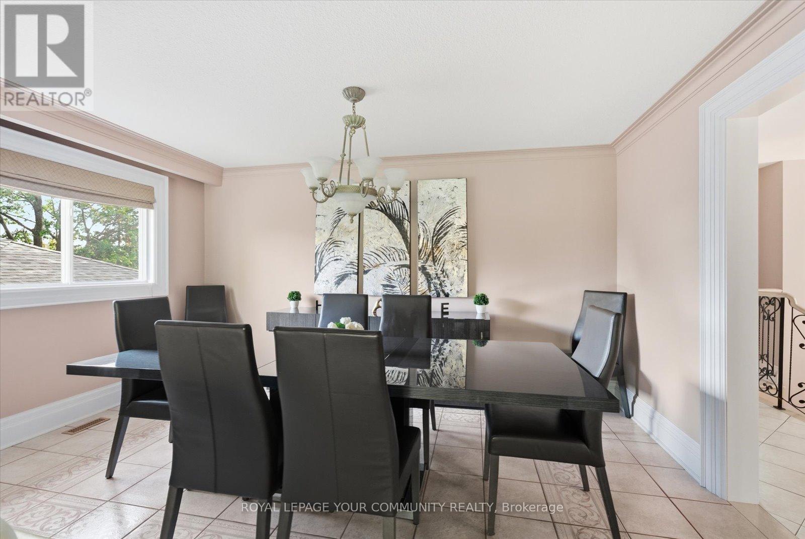 35 Sunvale Drive, Toronto, Ontario  M9R 1Z4 - Photo 11 - W12479287