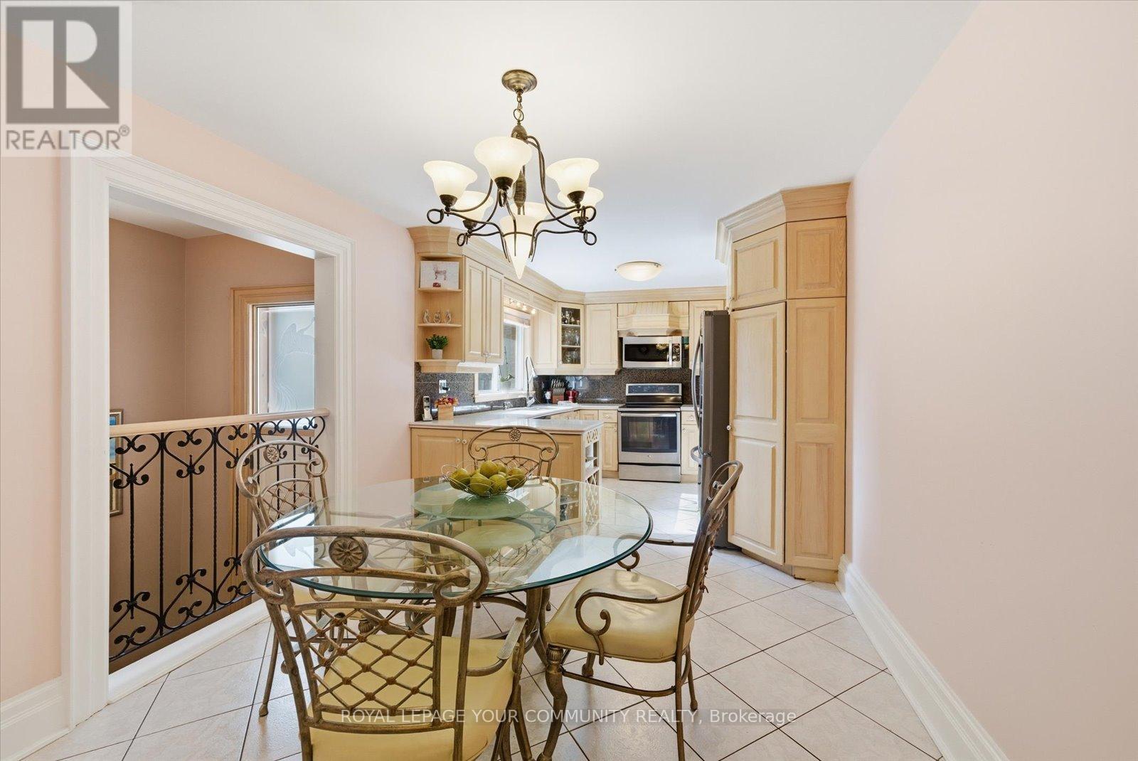 35 Sunvale Drive, Toronto, Ontario  M9R 1Z4 - Photo 12 - W12479287