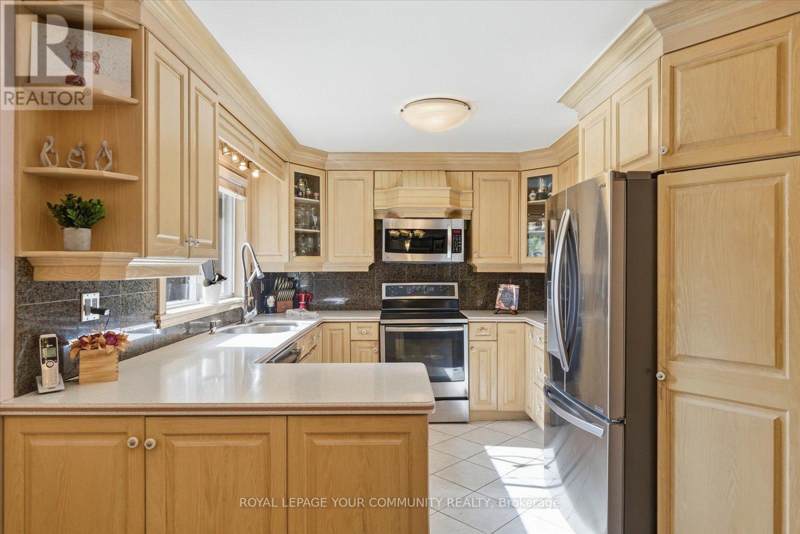 35 Sunvale Drive, Toronto, Ontario  M9R 1Z4 - Photo 13 - W12479287