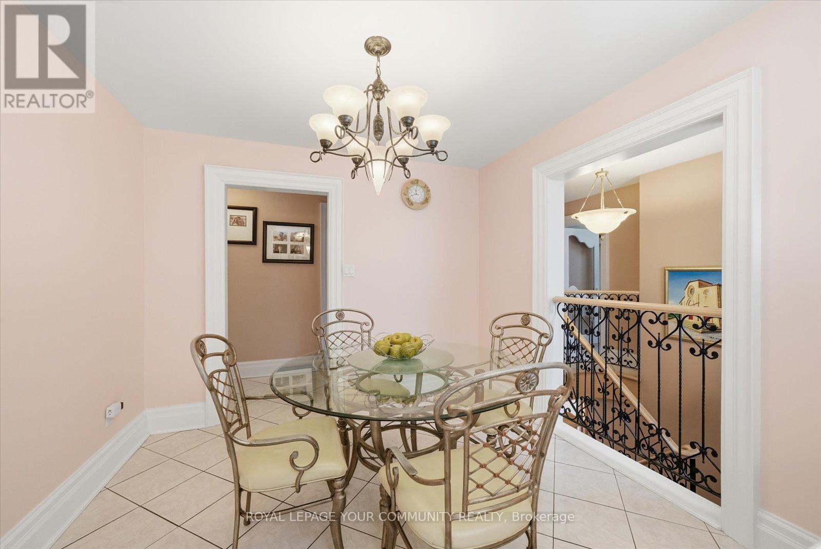 35 Sunvale Drive, Toronto, Ontario  M9R 1Z4 - Photo 15 - W12479287
