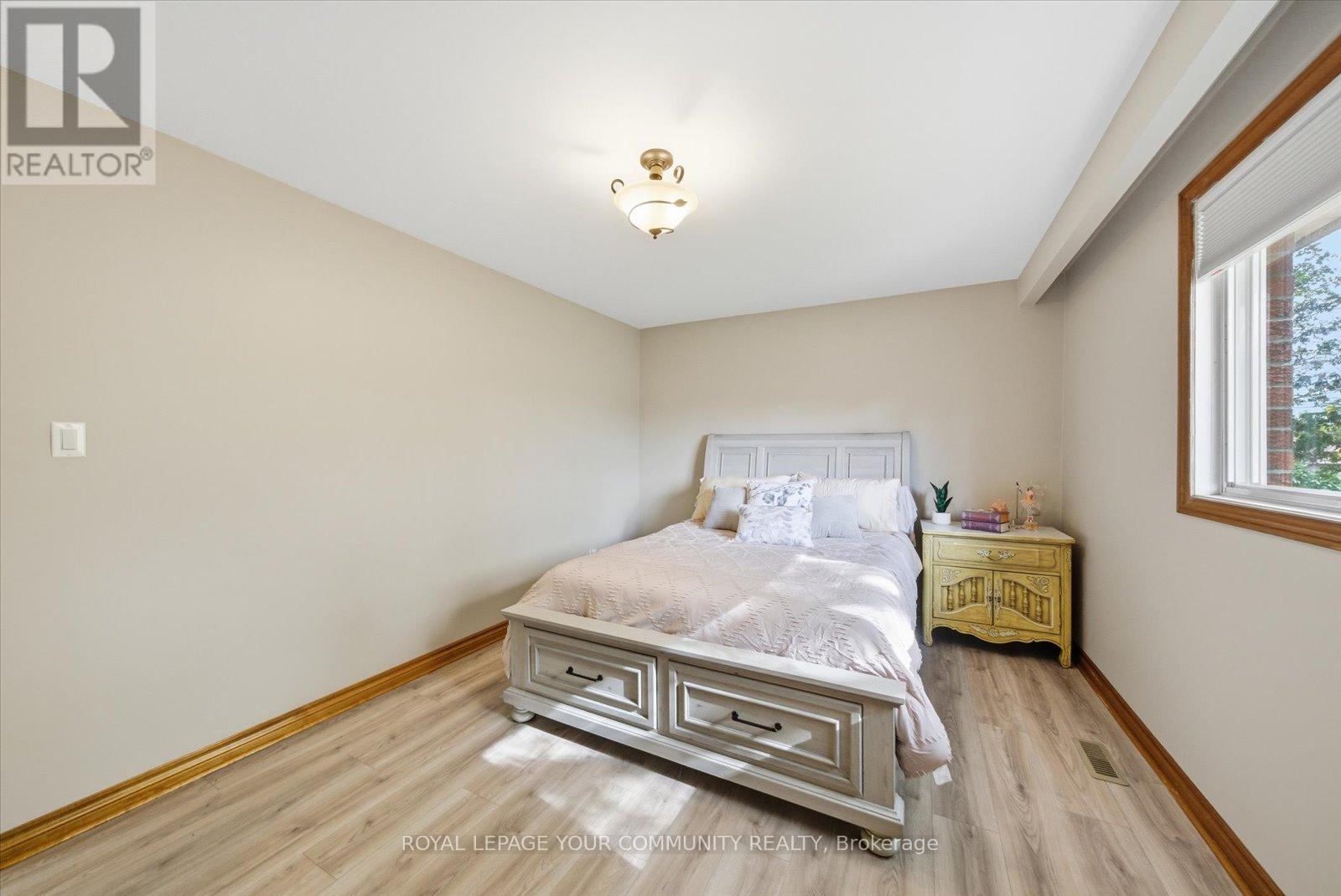 35 Sunvale Drive, Toronto, Ontario  M9R 1Z4 - Photo 17 - W12479287