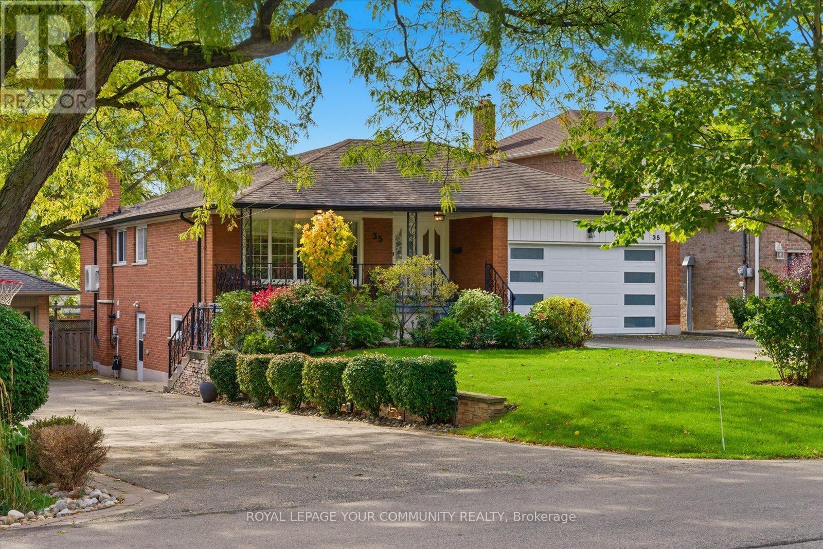 35 Sunvale Drive, Toronto, Ontario  M9R 1Z4 - Photo 2 - W12479287