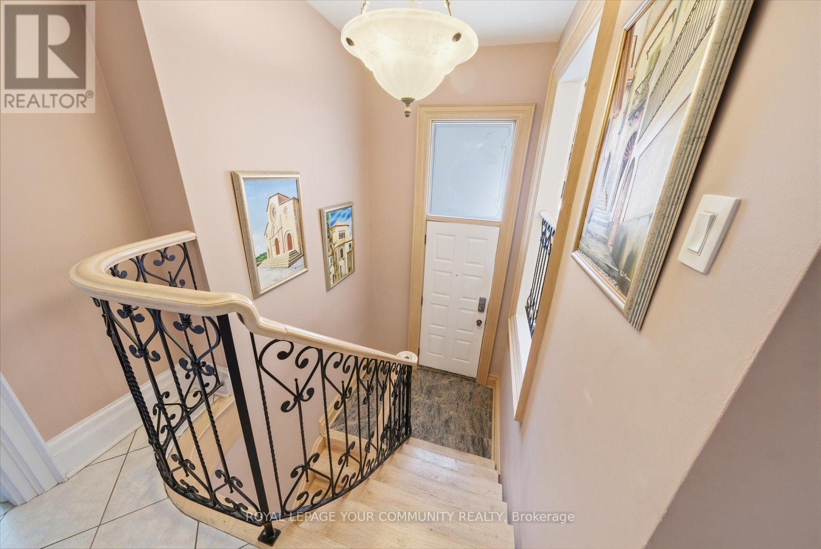 35 Sunvale Drive, Toronto, Ontario  M9R 1Z4 - Photo 23 - W12479287