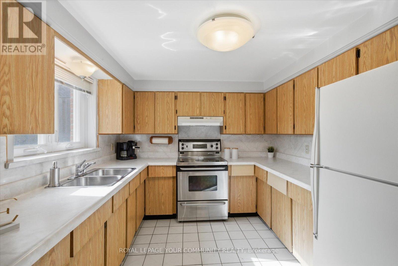 35 Sunvale Drive, Toronto, Ontario  M9R 1Z4 - Photo 26 - W12479287