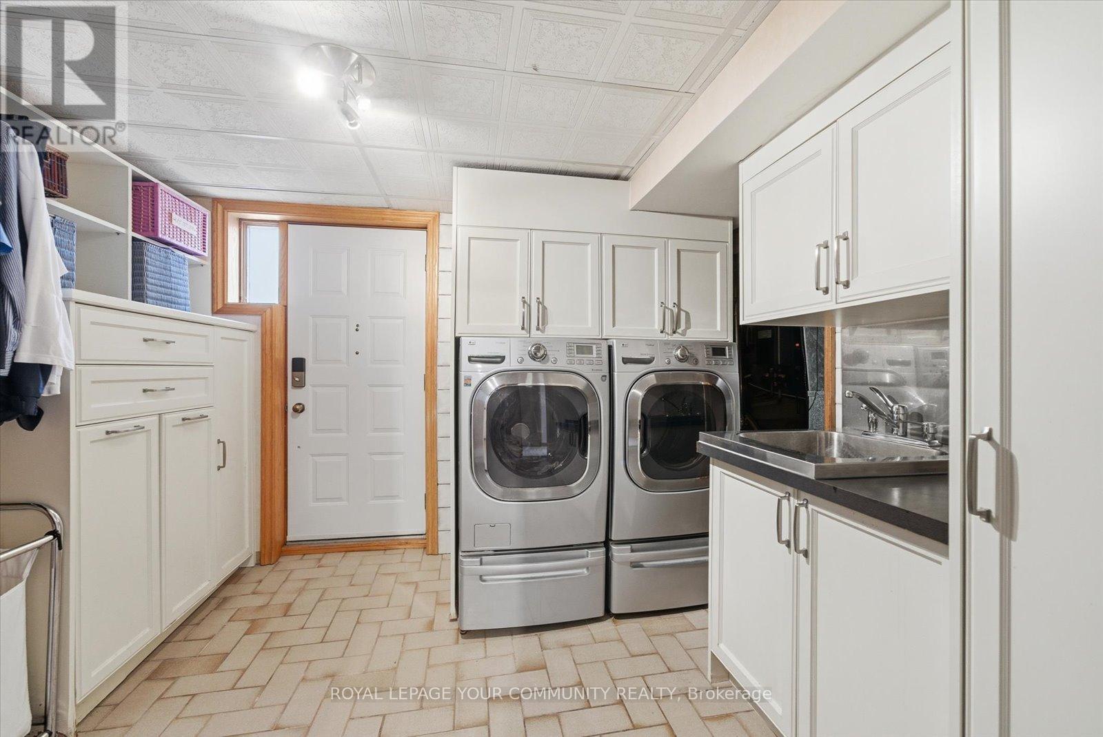 35 Sunvale Drive, Toronto, Ontario  M9R 1Z4 - Photo 34 - W12479287