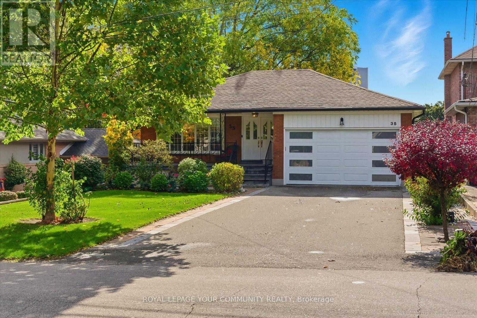35 Sunvale Drive, Toronto, Ontario  M9R 1Z4 - Photo 4 - W12479287