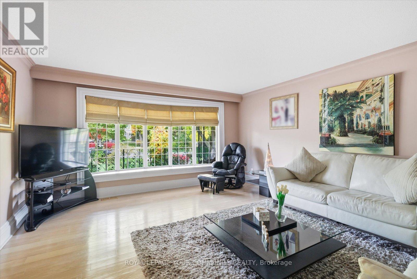 35 Sunvale Drive, Toronto, Ontario  M9R 1Z4 - Photo 7 - W12479287