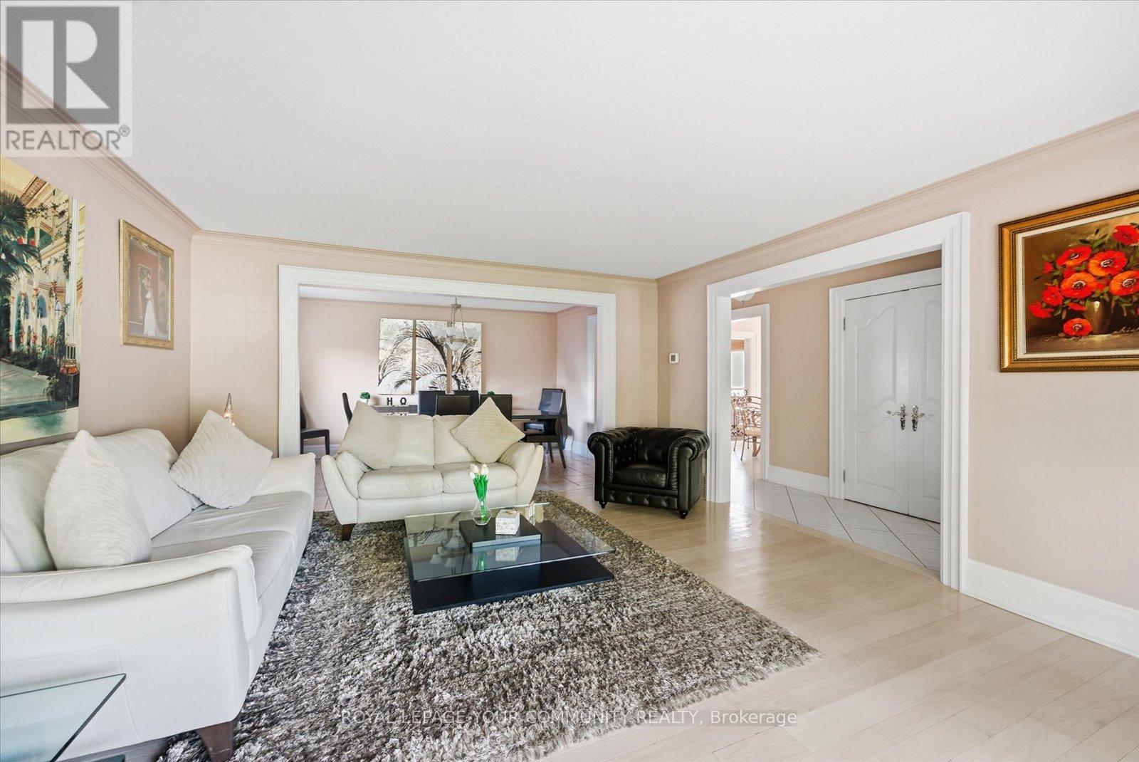 35 Sunvale Drive, Toronto, Ontario  M9R 1Z4 - Photo 9 - W12479287