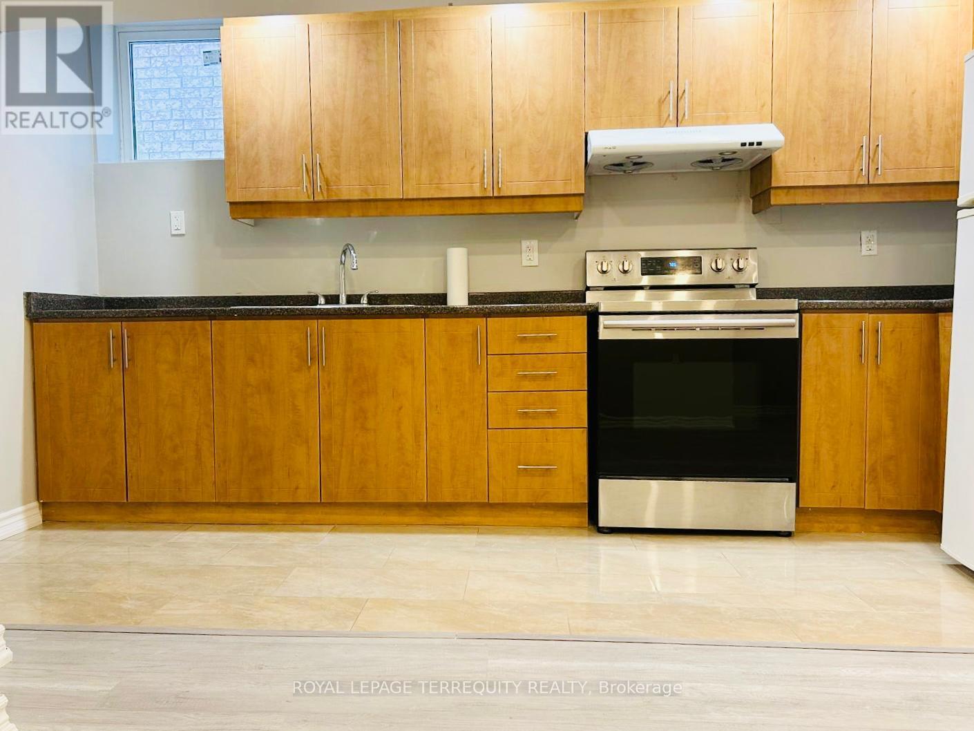 3863 Skyview Street, Mississauga, Ontario  L5M 8A1 - Photo 2 - W12479323