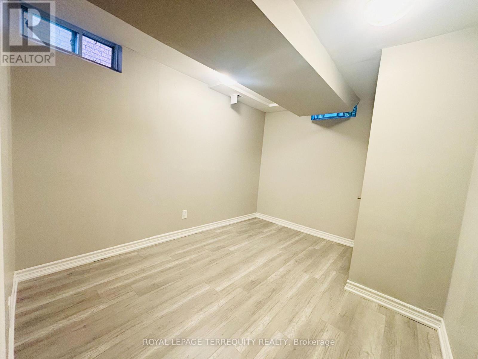 3863 Skyview Street, Mississauga, Ontario  L5M 8A1 - Photo 3 - W12479323