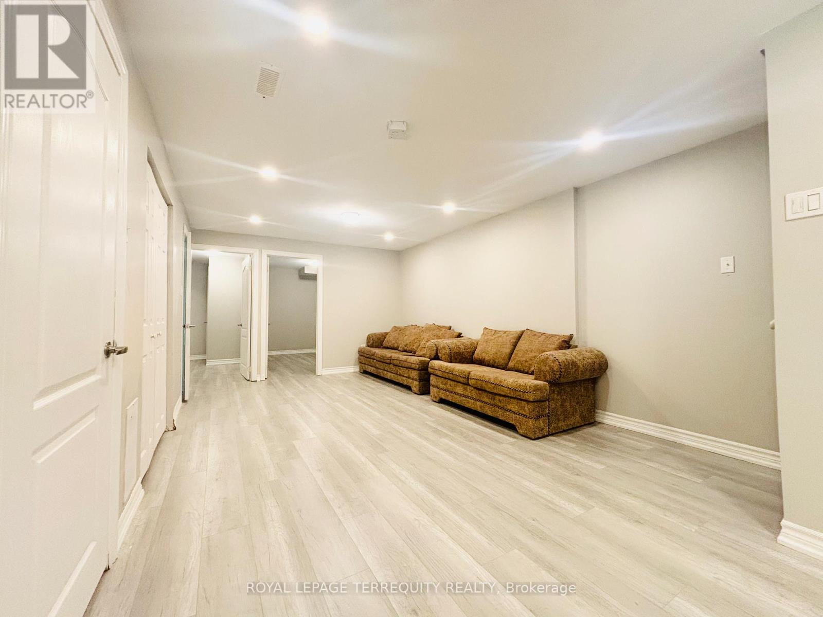 3863 Skyview Street, Mississauga, Ontario  L5M 8A1 - Photo 5 - W12479323