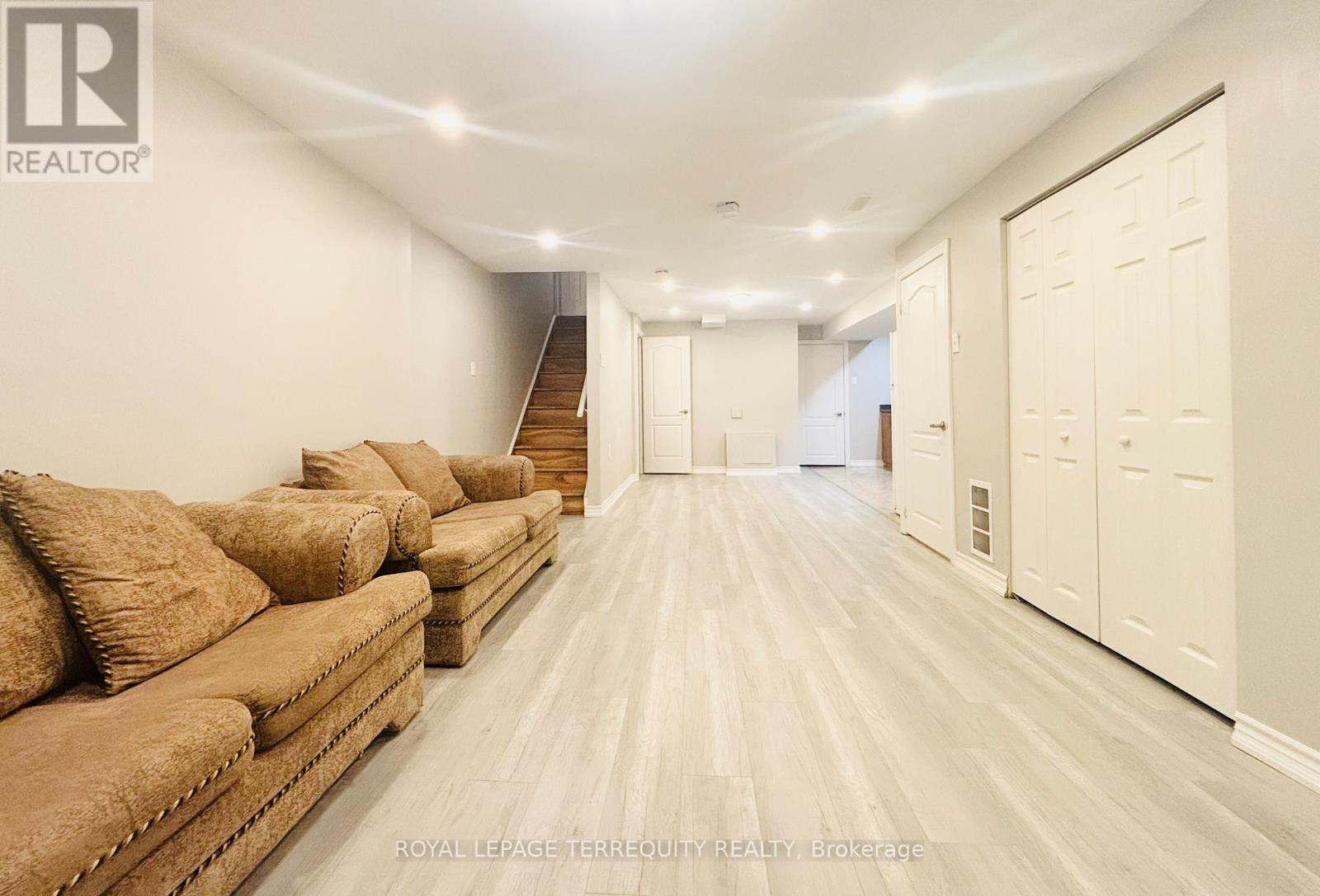 3863 Skyview Street, Mississauga, Ontario  L5M 8A1 - Photo 7 - W12479323