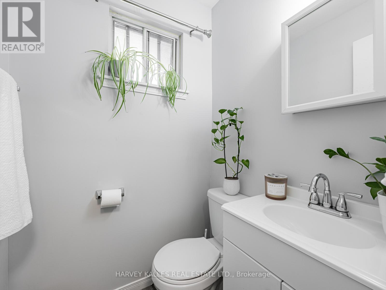 1 - 394 Driftwood Avenue, Toronto, Ontario  M3N 2P2 - Photo 4 - W12479364