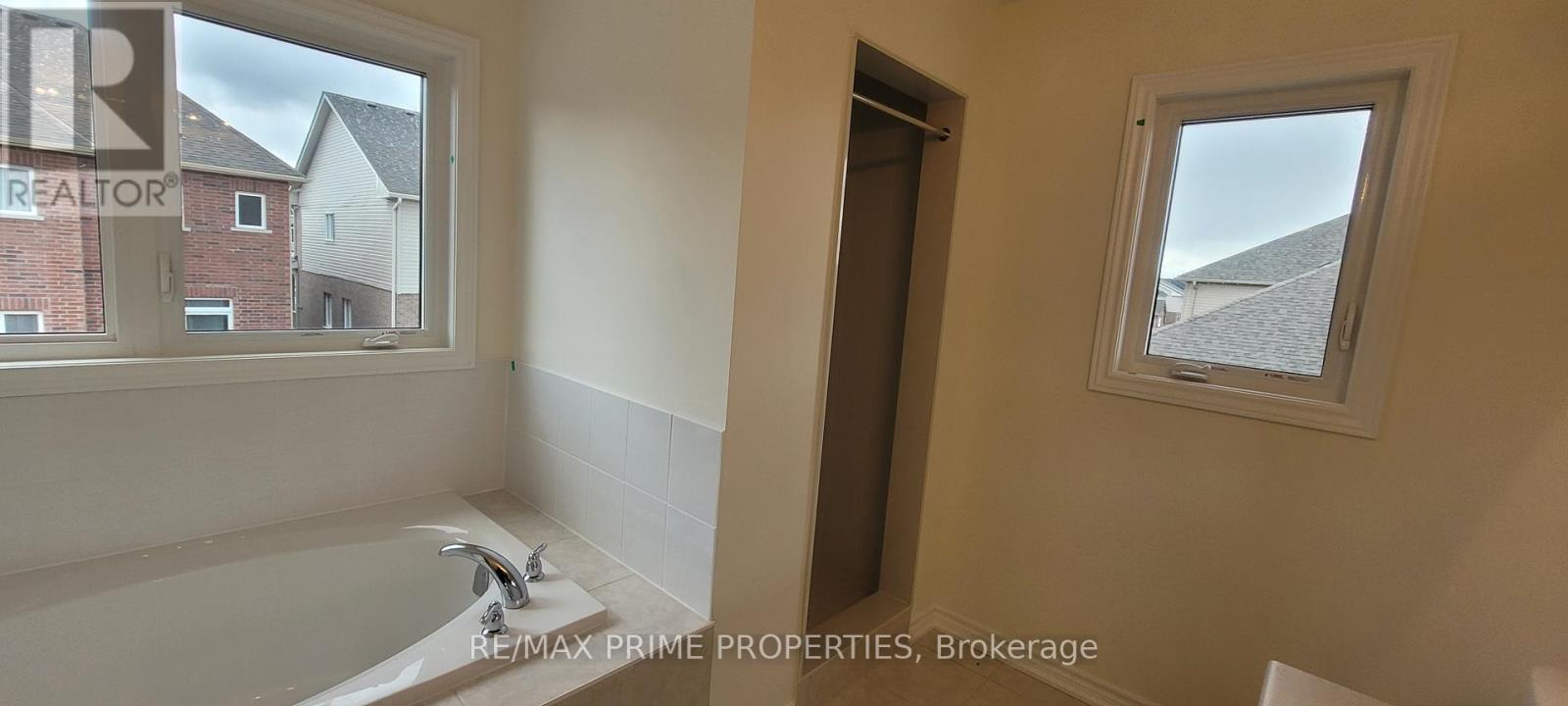 9 Grieves Street, Georgina, Ontario  L0E 1R0 - Photo 13 - N12473531