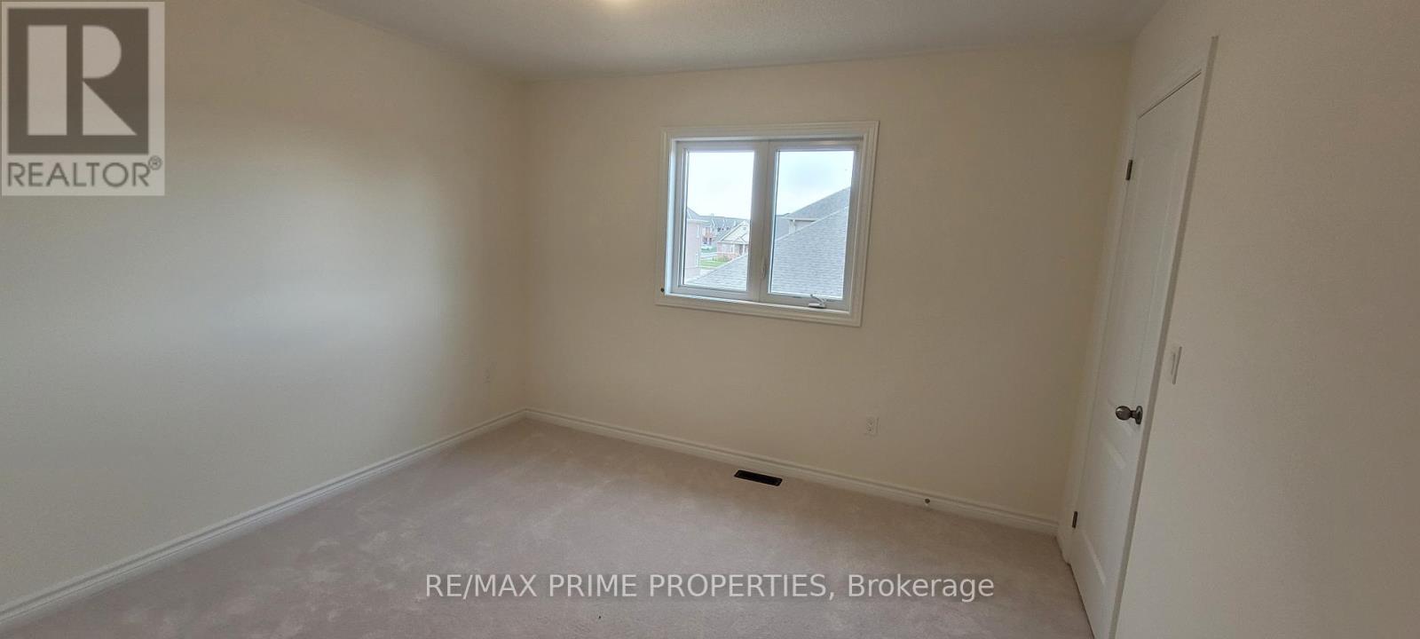 9 Grieves Street, Georgina, Ontario  L0E 1R0 - Photo 9 - N12473531