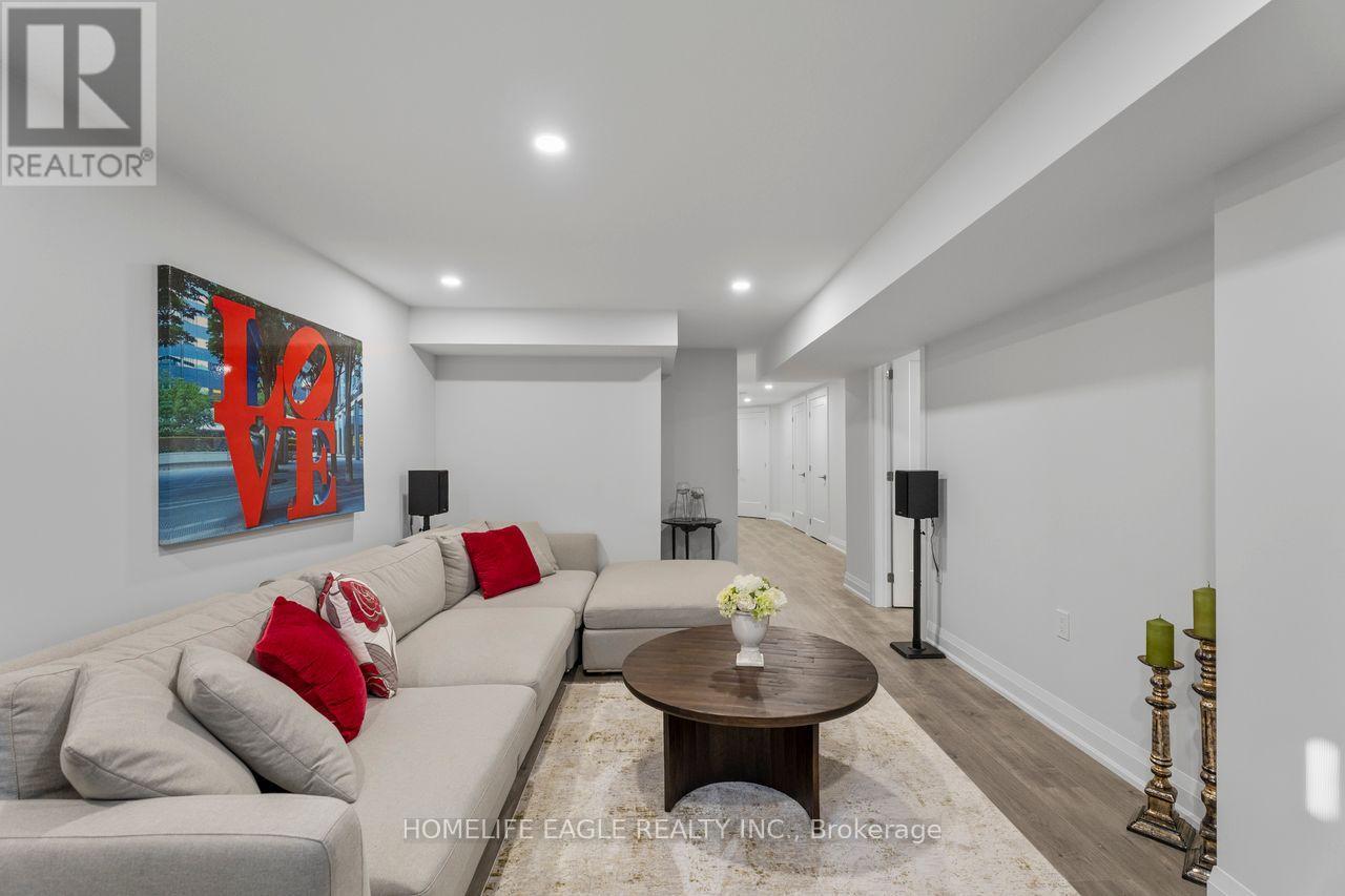 39 Pitney Avenue, Richmond Hill, Ontario  L4E 4Y5 - Photo 15 - N12479205
